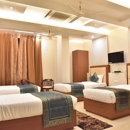 Hotel Rk Grand Варанаси Екстериор снимка