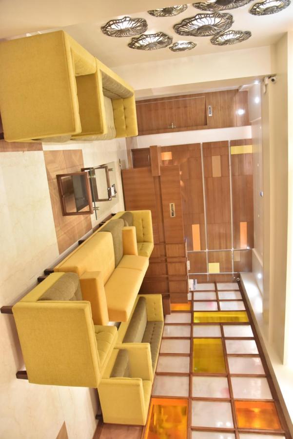 Hotel Rk Grand Варанаси Екстериор снимка