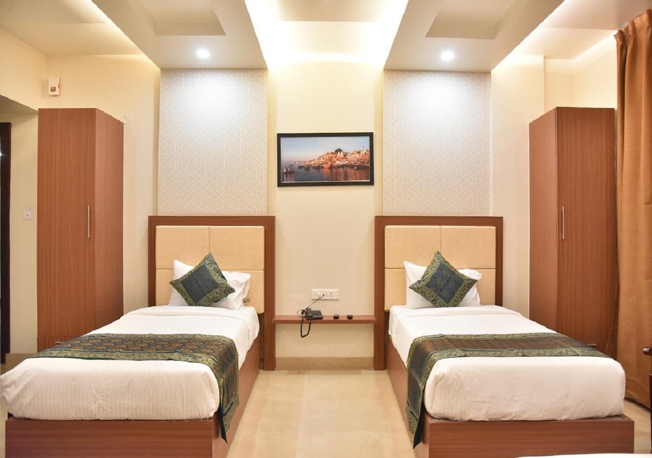 Hotel Rk Grand Варанаси Екстериор снимка