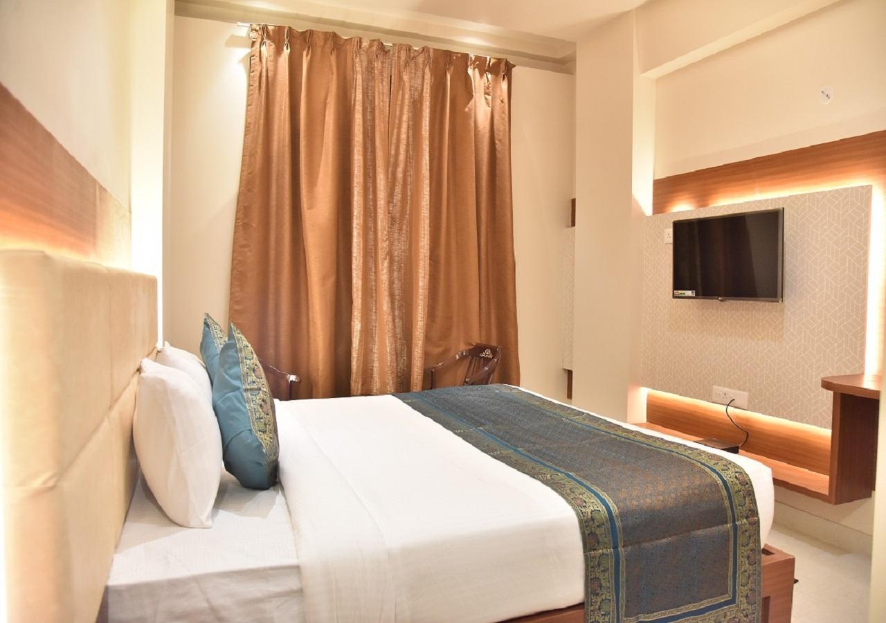 Hotel Rk Grand Варанаси Екстериор снимка