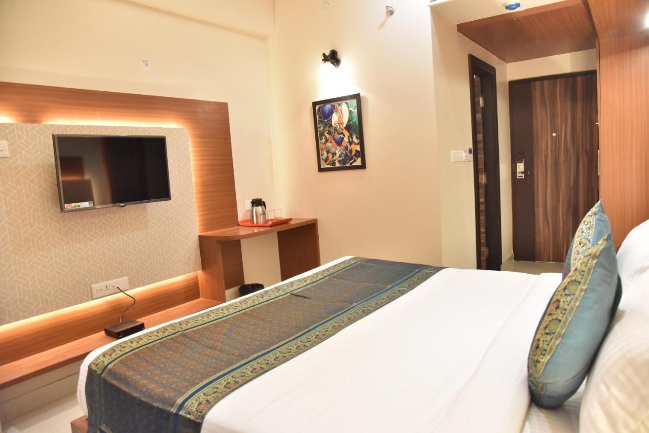 Hotel Rk Grand Варанаси Екстериор снимка
